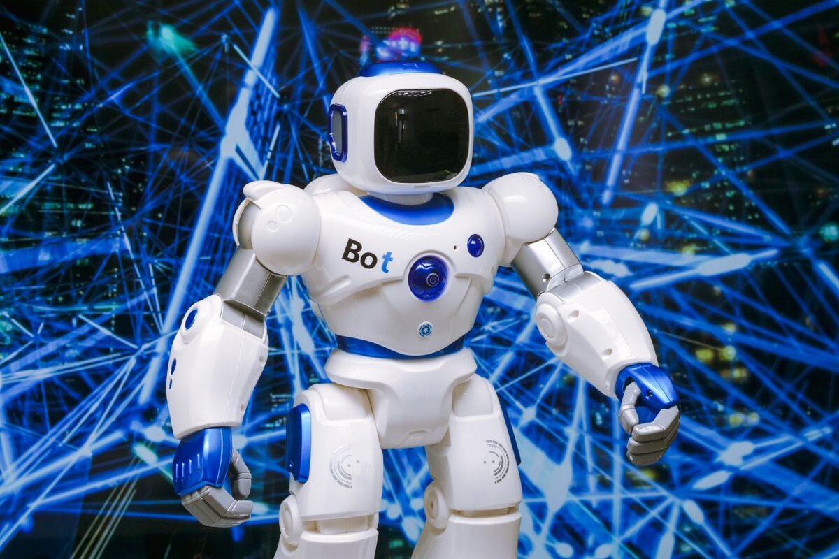 Apollo.io Launches AI Assistant to General Availability, Reports 94 Percent Jump in Weekly Active Users
