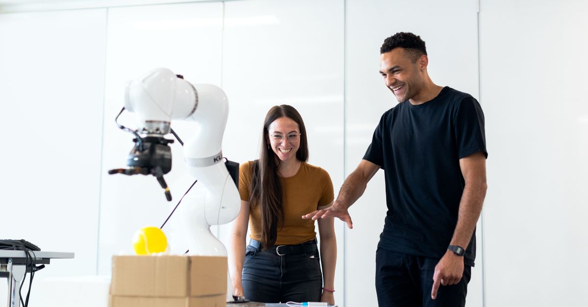 Sales Agents Get Weeks-Long Autonomy, Vendors Sell Control